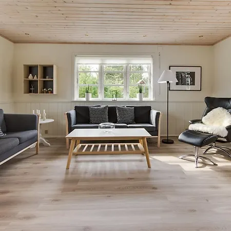 Four-bedroom Holiday In * Hals